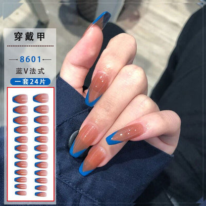 A hand modeling long press-on nails with a nude-peach base and blue V-shaped tips, alongside a product inset showing the nail design and Chinese text.